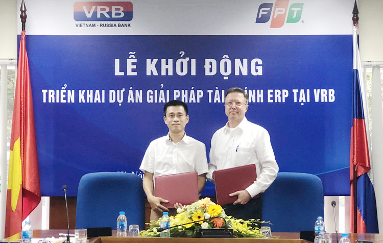 Đại diện FPT IS và VRB ký kết khởi động triển khai dự án