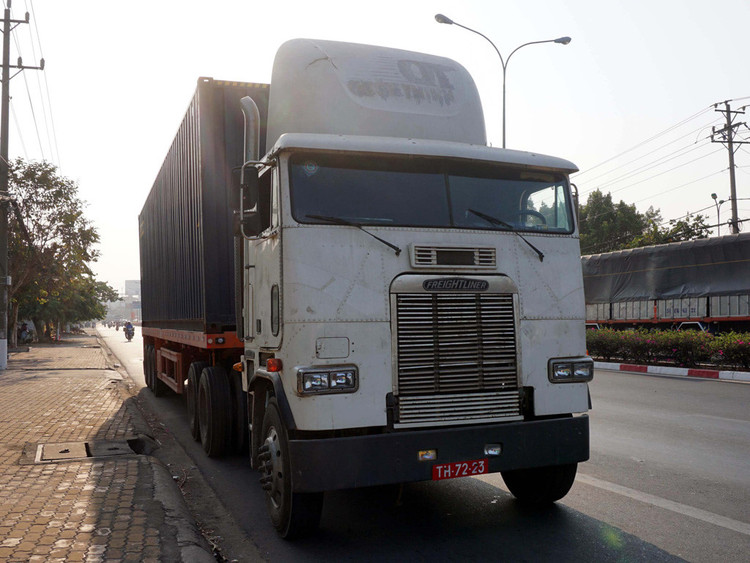 Tăng cường kiểm tra, xử lý nghiêm các trường hợp gắn biển số đỏ giả. Ảnh internet