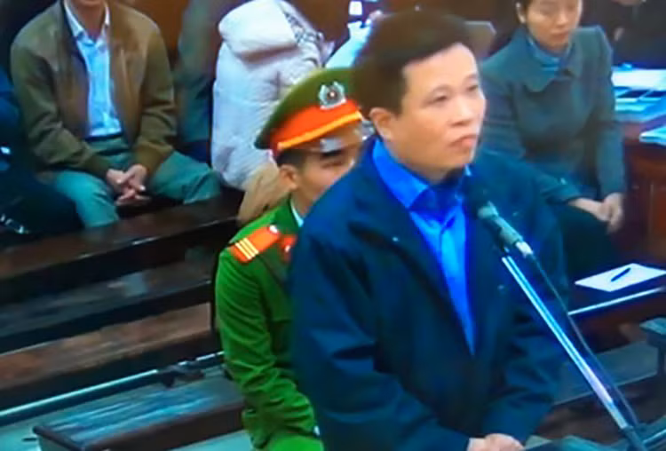 Bị cáo Hà Văn Thắm tại tòa. Ảnh chụp màn hình