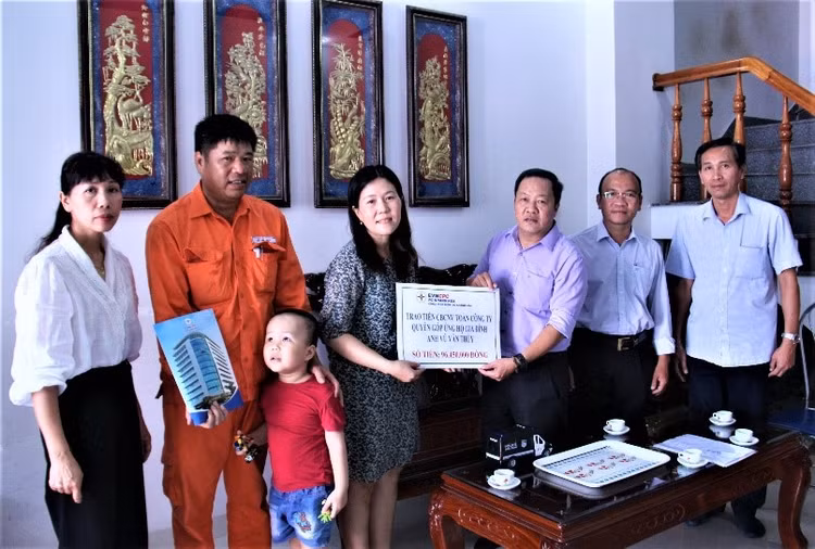 PC Khánh Hòa vận động quyên góp ủng hộ cho gia đình người lao động có con nhỏ bị bệnh hiểm nghèo