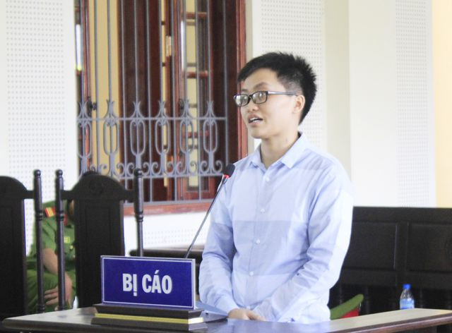 Nữ bị cáo Phạm Thị Phương Loan tại phiên tòa.