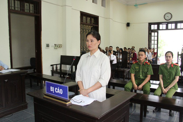 Lê Thị Huệ tại phiên tòa.