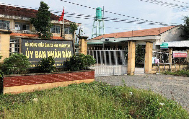 Trụ sở Công an xã nằm trong khuôn viên UBND xã Hòa Khánh Tây, huyện Đức Hòa, tỉnh Long An.