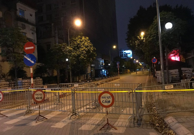 Hà Nội phong tỏa đường Trần Phú, chuẩn bị “cắt ngọn” nhà 8B Lê Trực