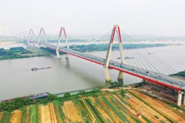 Trục Đại lộ cảnh quan sông Hồng kéo dài từ cầu Hồng Hà đến cầu Mễ Sở với tổng chiều dài khoảng 80 km. Ảnh: Lê Tiên