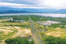 Giá trị nộp ngân sách nhà nước tăng thêm mà nhà đầu tư trúng thầu phải nộp bên cạnh tiền sử dụng đất, tiền thuê đất giúp Nhà nước khai thác hiệu quả địa tô chênh lệch từ khu đất thực hiện dự án. Ảnh: Trần Vũ