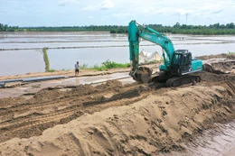 Thiếu hụt vật liệu xây dựng, vật liệu san lấp là thách thức đối với việc hoàn thành đúng tiến độ nhiều công trình hạ tầng. Ảnh: Lê Tiên