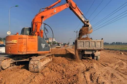 Tình trạng định mức, đơn giá lạc hậu, danh mục vật liệu, thiết bị xây dựng được công bố chưa đầy đủ dẫn đến khó khăn trong quá trình xác định dự toán cũng như thanh toán, quyết toán hợp đồng xây dựng. Ảnh: Lê Tiên