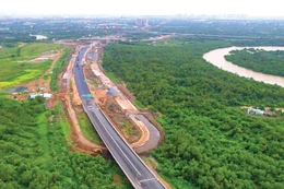 Dự án Vành đai 3 - TP.HCM, đoạn đường dẫn lên cầu Nhơn Trạch (phía bờ Đồng Nai). Ảnh: Mạnh Thắng