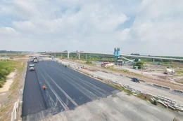 Tính đến hết ngày 6/11, tổng vốn đầu tư công năm 2025 đã giải ngân là 495.460 tỷ đồng, đạt 54,9% kế hoạch Thủ tướng Chính phủ giao. Ảnh: Ngọc Tuấn