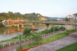 Lào Cai xác định khai thác hiệu quả “trục động lực sông Hồng” làm trung tâm tổ chức không gian, từ đó hình thành các vùng động lực, hành lang kinh tế và cực tăng trưởng. Ảnh: Tiến Giang