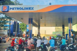 Giá xăng dầu tăng mạnh sẽ tạo áp lực đáng kể lên lạm phát. Ảnh: Song Lê