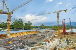 Công trường thi công Dự án Trung tâm tổ chức Hội nghị APEC 2027 và các công trình chức năng. Ảnh: TH