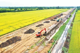 Đầu tư công tiếp tục được xác định là động lực chủ yếu cho tăng trưởng GDP, còn nhiều dư địa, tiềm năng để đẩy mạnh hơn nữa. Ảnh: Lê Tiên