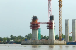 Gói thầu Thi công xây dựng cầu Ba Lai 6 (Vĩnh Long) yêu cầu nhà thầu có kinh nghiệm thực hiện 2 công trình có loại kết cấu cầu đường bộ (nhịp kết cấu đúc hẫng ≥ 90m), cấp II trở lên. Ảnh minh họa: Lê Thắng