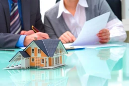 Giảm 50% mức phí thẩm định cấp lại chứng chỉ hành nghề đấu giá tài sản. Ảnh minh họa: Internet