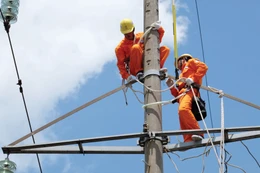 Việc quy định công khai kết quả thực hiện hợp đồng tạo áp lực buộc nhà thầu phải tuân thủ cam kết, nâng cao năng lực thi công, bảo đảm tiến độ, chất lượng. Ảnh: Anh Tuấn