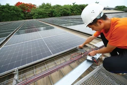 Doanh nghiệp sản xuất năng lượng tái tạo, năng lượng sạch, năng lượng từ việc tiêu hủy chất thải thuộc nhóm được hưởng ưu đãi thuế thu nhập doanh nghiệp. Ảnh: Nhã Chi