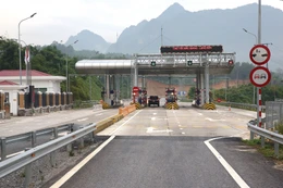 Dự án cao tốc Bắc Giang - TP. Lạng Sơn đoạn Km45+100 - Km108+500, kết hợp tăng cường mặt đường Quốc lộ 1 đoạn Km1+800 - Km106+500 phát sinh khó khăn khi bỏ 1 trạm thu phí. Ảnh: Nhã Chi