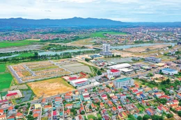 Việc tháo gỡ cho dự án gặp khó khăn, vướng mắc sẽ góp phần giải phóng nguồn lực tồn đọng, tạo không gian, dư địa cho phát triển kinh tế, đóng góp quan trọng vào mục tiêu tăng trưởng trong những năm tiếp theo. Ảnh: Lê Tiên