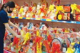 Nhiều doanh nghiệp có vốn đầu tư nước ngoài, doanh nghiệp tư nhân chọn áp dụng Luật Đấu thầu để tăng tính chuyên nghiệp trong mua sắm quà Tết cho người lao động. Ảnh minh họa: NC st