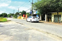 Gói thầu số 17A Xây lắp đường Nguyễn Hoàng có giá dự toán 106,85 tỷ đồng, thuộc Dự án Đường Nguyễn Hoàng và cầu vượt sông Hương, tỉnh Thừa Thiên Huế. Ảnh: Lê Hiếu