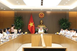 Phó Thủ tướng Nguyễn Hòa Bình chủ trì cuộc họp về tình hình xây dựng các dự thảo nghị định hướng dẫn Nghị quyết số 222/2025/QH15 về Trung tâm tài chính quốc tế tại Việt Nam. Ảnh: Nguyễn Hoàng