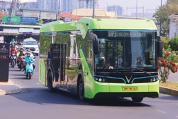 Công ty TNHH Dịch vụ vận tải sinh thái Vinbus vừa trúng 5 trong 7 gói thầu cung ứng dịch vụ vận tải hành khách công cộng bằng xe buýt năm 2026 - 2027 tại TP.HCM. Ảnh: Song Lê