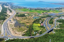 Gói thầu số 11 Thi công xây dựng công trình thuộc Dự án Nâng cấp, mở rộng Quốc lộ 26B (tỉnh Khánh Hòa) có giá gần 500 tỷ đồng. Ảnh: Xuân Hoát