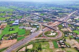 Nút giao đường Vành đai 3 - TP.HCM với cao tốc TP.HCM - Trung Lương và cao tốc Bến Lức - Long Thành đã được bàn giao để tổ chức thông xe. Ảnh: Hoàng Nam