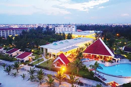 Sandy Beach Resort sở hữu vị trị đắc địa tại mặt tiền đường Trường Sa, tuyến đường ven biển của TP. Đà Nẵng. Ảnh: Công Thành