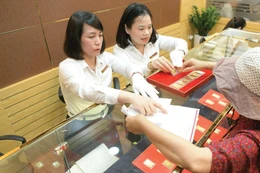 Giá vàng SJC mua vào - bán ra được niêm yết ở mức 181,6 - 184,6 triệu đồng/lượng, tăng hơn 21% so với đầu năm. Ảnh: Nhã Chi