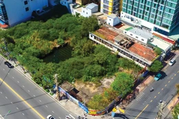 Khu đất 48 - 48A đường Trần Phú được xem là “đất vàng” ven biển trung tâm Nha Trang, tỉnh Khánh Hòa. Ảnh: Tiên Giang