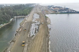 Hàng loạt dự án do các ban quản lý dự án khu vực tại TP.HCM triển khai sẽ tiếp tục do các ban quản lý dự án cấp xã tiếp quản, đồng hành cùng nhà thầu để hoàn thiện. Ảnh: Song Lê