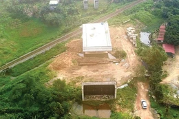 Dự án Đường và cầu vượt đường sắt trung tâm TP. Đồng Hới có kế hoạch hoàn thành trong năm 2025. Ảnh: Hà Minh