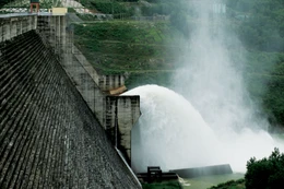 Theo Tập đoàn Điện lực Việt Nam, sản lượng điện sản xuất và nhập khẩu toàn hệ thống năm 2025 ước đạt 322,8 tỷ kWh, tăng 4,6% so với năm 2024. Ảnh: Phú An