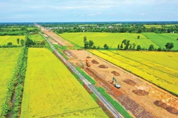 Giải ngân vốn đầu tư công 6 tháng cuối năm phải đạt khoảng 700 nghìn tỷ đồng để đạt kịch bản tăng trưởng GDP năm 2025 từ 8,3 - 8,5%. Ảnh: Lê Tiên
