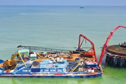 Trạm trộn của Công ty CP Bê tông đường thủy cấp bê tông tươi cho công trình điện gió trên biển