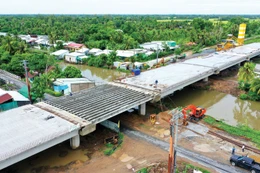 Dự án thành phần 1 thuộc cao tốc Châu Đốc - Cần Thơ - Sóc Trăng giai đoạn 1 có 4 gói thầu xây lắp được chỉ định thầu. Ảnh: Lê Tiên