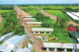 Giá nhiên liệu tăng sốc, vật liệu xây dựng khan hiếm đang ảnh hưởng đến tiến độ thi công nhiều dự án hạ tầng, công trình trọng điểm quốc gia. Ảnh: Dân Hòa