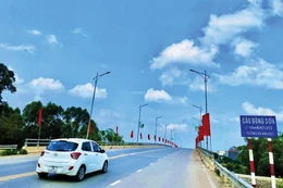 Công trình cầu Đồng Sơn và đường lên cầu đã được đưa vào sử dụng từ năm 2018. Ảnh: Tuệ Lâm