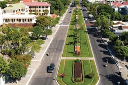 Gói thầu XL01 Thi công xây dựng đường Hùng Vương thuộc Dự án Hoàn thiện đường Hùng Vương, TP. Tam Kỳ (Đà Nẵng) có hạng mục liên quan đến kiến trúc cảnh quan. Ảnh: Thành Công