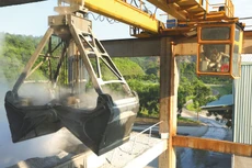 Trong dịp Tết Nguyên đán 2026, nhiều doanh nghiệp xi măng vẫn giữ nhịp sản xuất, bảo đảm kế hoạch cung ứng sản phẩm và tạo đà tăng trưởng ngay từ đầu năm. Ảnh: Nhã Chi