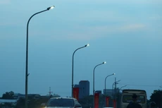 Gói thầu Xây lắp thuộc Dự án Điện chiếu sáng công lộ trên địa bàn Phú Thiện (tỉnh Gia Lai) có giá 10,514 tỷ đồng. Ảnh minh họa: Nhã Chi