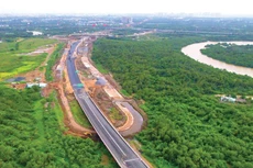 Dự án Vành đai 3 - TP.HCM, đoạn đường dẫn lên cầu Nhơn Trạch (phía bờ Đồng Nai). Ảnh: Mạnh Thắng