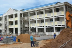 Gói thầu Thi công xây dựng thuộc Dự án Bổ sung cơ sở vật chất Trường Phổ thông dân tộc nội trú THPT huyện Đăk Hà, tỉnh Kon Tum (nay là tỉnh Quảng Ngãi) có giá hơn 22 tỷ đồng. Ảnh: Trọng Lân