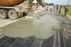 Theo khoản 4 Điều 68 Luật Đấu thầu, căn cứ quy mô, tính chất của gói thầu, giá trị bảo đảm thực hiện hợp đồng được quy định trong hồ sơ mời thầu theo mức xác định từ 2% đến 10% giá hợp đồng. Ảnh: Kiên Linh