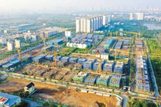 Một số nội dung của Luật Kinh doanh bất động sản có sự giao thoa, chồng chéo nhất định với các luật khác, làm tăng gánh nặng thủ tục cho doanh nghiệp. Ảnh: Lê Tiên