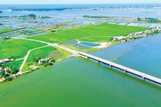 Đập Thảo Long là công trình ngăn mặn, giữ ngọt lớn nhất Đông Nam Á, được đưa vào khai thác cuối năm 2008. Ảnh: Văn Dinh