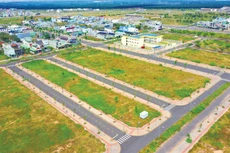 Bộ Tư pháp đề xuất quy định tiền đặt trước tối thiểu là 10% và tối đa là 50% giá khởi điểm khi đấu giá quyền sử dụng đất đối với trường hợp giao đất ở cho cá nhân, trường hợp giao đất, cho thuê đất để thực hiện dự án đầu tư. Ảnh: Lê Chiến Khôi